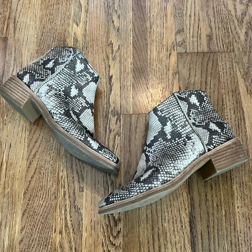 Dolce Vita Tavin Snakeskin Booties, 7.5 - Picture 1 of 7